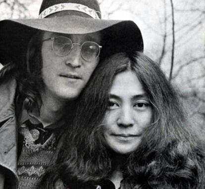 John Lennon y Yoko Ono.