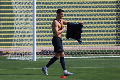 Cristiano Ronaldo, durante el entrenamiento de la selección portuguesa en Al Shahhniya, Qatar.