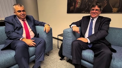 Santos Cerdán i Carles Puigdemont reunits a les oficines de Junts a la Unió Europea.