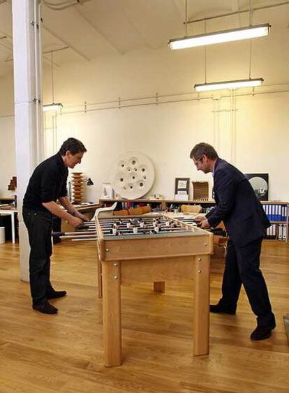 Los arquitectos Emilio Tuñón (a la izquierda) y Luis Moreno Mansilla, la pasada semana en su estudio.