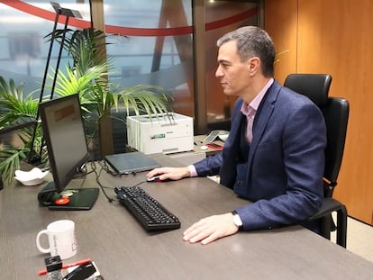 Captura de vídeo que muestra a Pedro Sánchez durante la consulta telemática a la militancia del PSOE sobre los pactos con Sumar y otros partidos para la investidura.