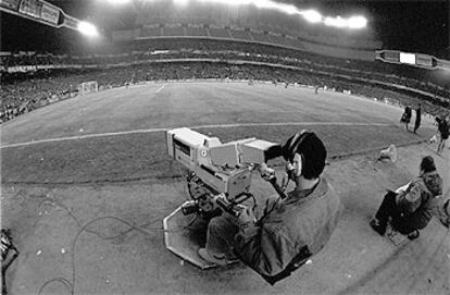 Cámara de Telemadrid, en el estadio Santiago Bernabéu.