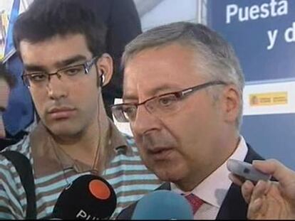 Blanco señala que el Gobierno "se esforzará" por informar "mejor" sobre la ayuda de los 420 euros