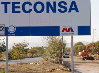 Obras de la empresa Teconsa en la carretera Azucarera-Intelhorce, en Málaga.