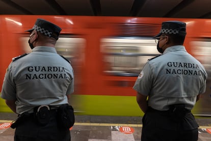 Elementos de la Guardia Nacional en la estación Balderas de la Linea 3 del Metro, el 12 de enero de 2023.