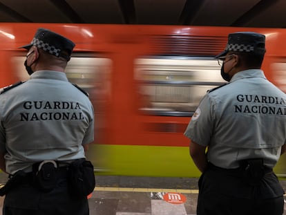 Elementos de la Guardia Nacional en la estación Balderas de la Linea 3 del Metro, el 12 de enero de 2023.