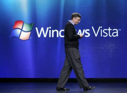 Bill Gates durante la presentación ayer del nuevo sistema operativo de Microsoft, Vista, que por fin está disponible desde hoy en las estanterías de los principales comercios de todo el mundo. Según Bill Gates, se han invertido más de 20.000 millones de dólares y casi seis años de trabajo en el desarrollo de Vista y el nuevo Office 2007.