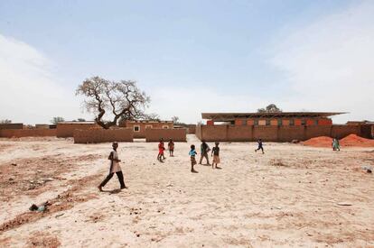 Centro de formaci&oacute;n para mujeres en el poblado de Boassa, en Ouagadougou (Burkina Faso), de Albert Faus y Fernando Agust&iacute;.
 