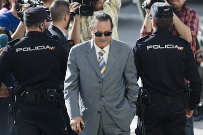16 abril de 2013. Muñoz en la Audiencia Provincial de Málaga, donde ha sido condenado a a siete años de prisión por blanqueo de capitales y cohecho pasivo.