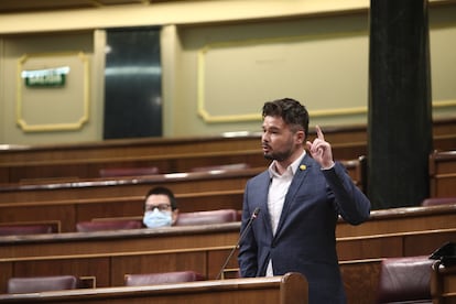 El portavoz de ERC, Gabriel Rufián, durante su intervención en el pleno de control al Gobierno .