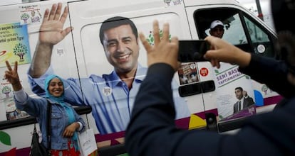 Una partidaria de Selahattin Demirtas, en Estambul.