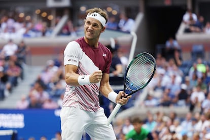 Casper Ruud celebra su triunfo ante Karen Khachanov en las semifinales del US Open este viernes en Nueva York.