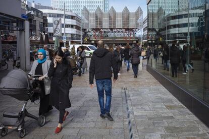 Calle principal de Almere, días antes de las elecciones en Holanda