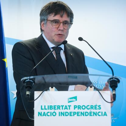 Brussels (Belgium), 17/01/2025.- Junts per Catalunya (Together for Catalunya) party President Carles Puigdemont gives a press conference following the party's board meeting in Brussels, Belgium, 17 January 2025. (Bélgica, Bruselas) EFE/EPA/OLIVIER HOSLET