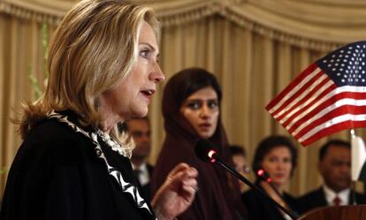 Hillary Clinton, con su hom&oacute;loga paquistan&iacute;, en Islamabad