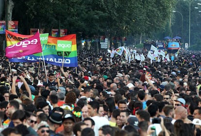 Participantes en la fiesta del Orgullo Gay en Madrid 2016.