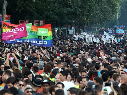 Participantes en la fiesta del Orgullo Gay en Madrid 2016.