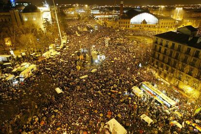 Millones de personas marcharon por toda España para expresar su repulsa al terror de los atentados del 11-M. En la fotografía, la glorieta de Carlos V, junto a la estación de Atocha de Madrid.