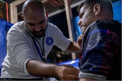 An t -altra Médicins du Monde, a chuidíonn leis an imirceach.