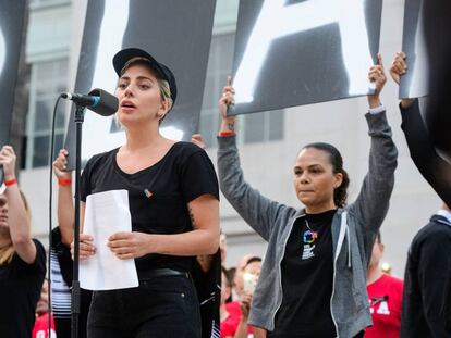 Lady Gaga, durante la vigilia dedicada a las víctimas del tiroteo en Orlando.