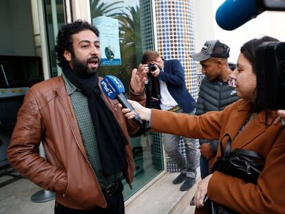 El periodista Omar Radi, tras comparecer ante un tribunal de Casablanca el pasado 5 de marzo.