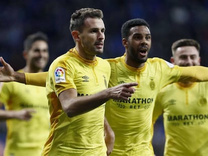 Stuani celebra uno de sus dos goles en Cornellà ante el Espanyol.