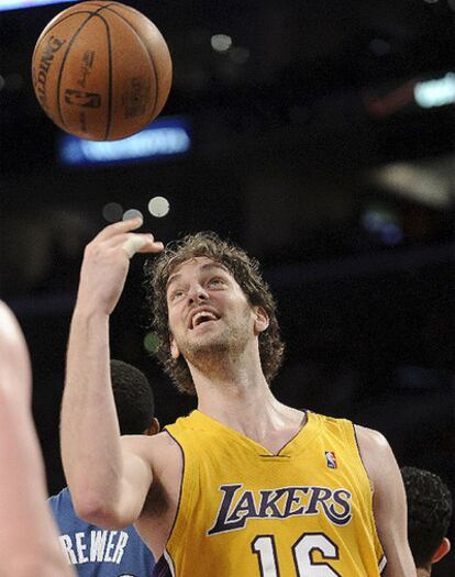 Pau Gasol durante un momento del encuentro entre Los Angeles Laker y los Minnesota Timberwolves