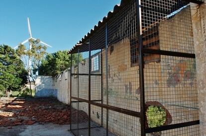 Un mural pintado por los niños judíos y gitanos en la década de 1940 en el campo de Rivesaltes se ha convertido en un lugar de peregrinación para varias comunidades.