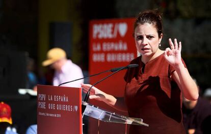 La portavoz del PSOE en el Congreso, Adriana Lastra, este domingo en un acto del partido en Alicante.