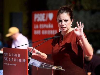 La portavoz del PSOE en el Congreso, Adriana Lastra, este domingo en un acto del partido en Alicante.