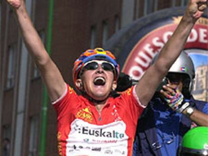 Gorka González, en una victoria en la última Vuelta a Burgos.