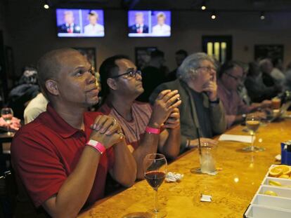 Customers at a bar in Miami Beach watch the debate.