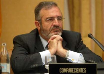 El anterior director general de la Policía, Agustín Díaz de Mera, actual eurodiputado del PP, en la comisión.
