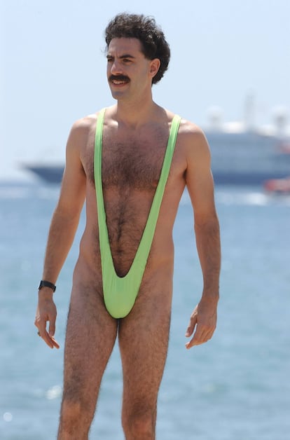 Sacha Baron Cohen interpretando el papel de Borat, en Cannes, el 24 de mayo de 2006.