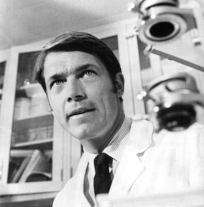 Chad Everett, como el doctor Gannon, en 1973.