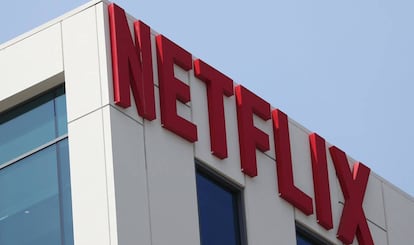 Logo de Netflix en sus oficinas en Hollywood, Los Ángeles.