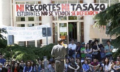 Clase impartida en el rectorado de la  Complutense como protesta.