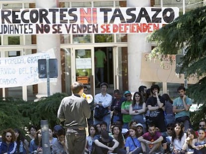 Clase impartida en el rectorado de la  Complutense como protesta.