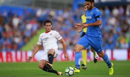 Ganso se dispone a entrarle a Molina.