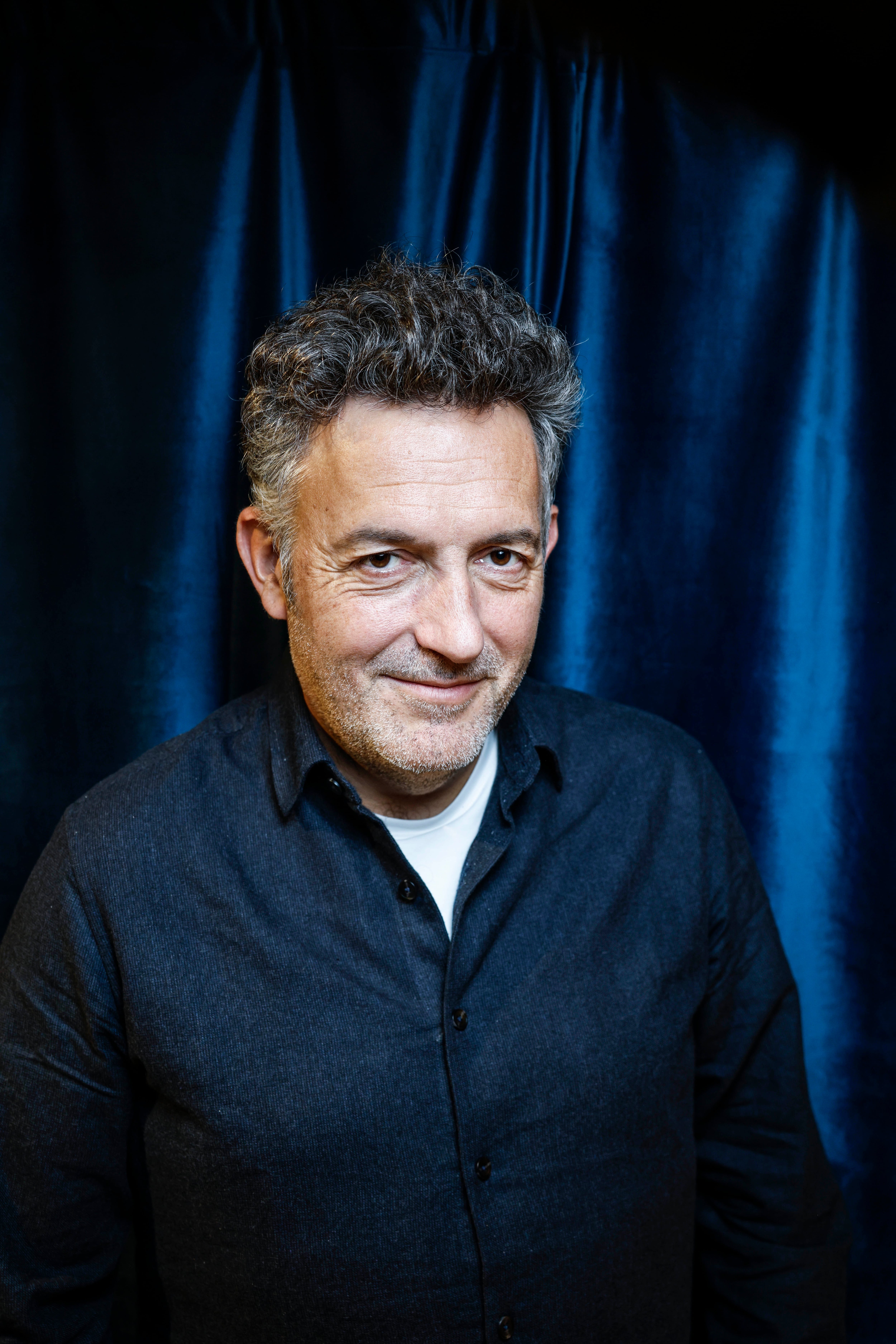 Mikel Santiago en Madrid durante la promoción de 'La chica del lago'.