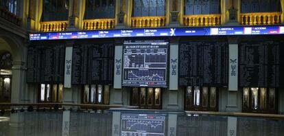 Monitor informativo en la bolsa de Madrid que muestra las variaciones del principal indicador de la Bolsa española, el IBEX 35.
