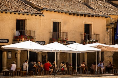 Una terraza en Pedraza, en Segovia.