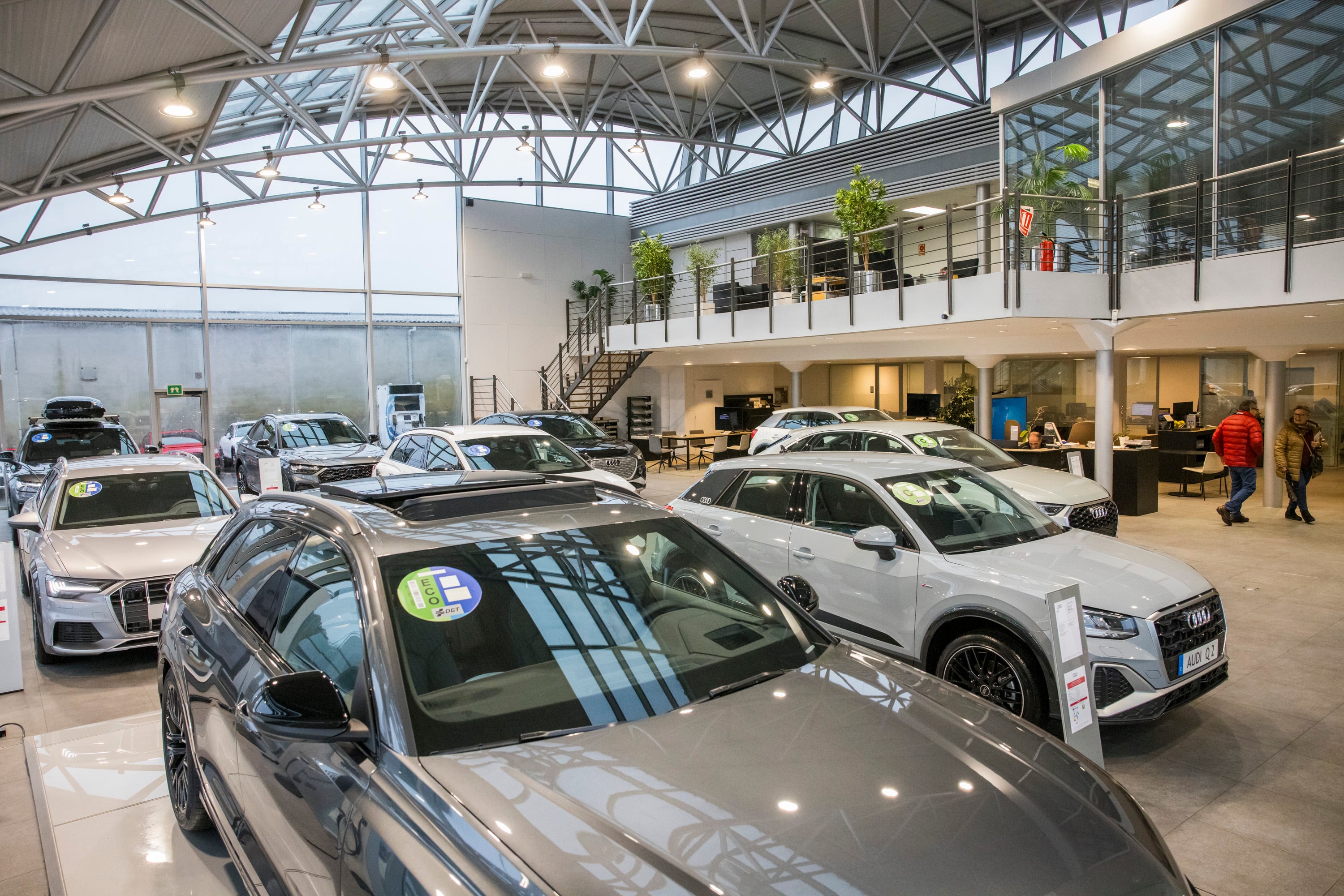 Las ventas de coches caen en agosto y peligra el millón de matriculaciones en el año 