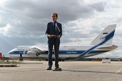 El ministro Pedro Duque, este miércoles, en la Base Aérea de Torrejón, con motivo de la salida del satélite Ingenio hacia la Guayana Francesa.