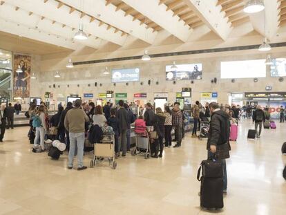 Zona de recogida de maletas en el Aeropuerto Tenerife Norte.