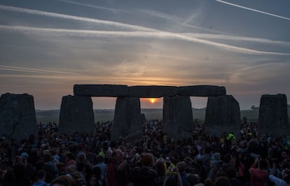 Amanecer en Stonehenge. El monumento fue un centro ritual prehistórico alineado con el movimiento del sol.
