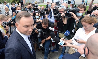 El presidente polaco, Andrzej Duda, este domingo tras depositar su voto en Cracovia.