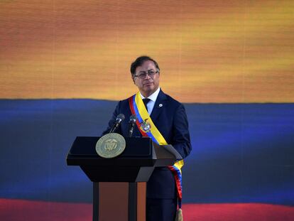 El nuevo presidente de Colombia, Gustavo Petro, pronuncia un discurso después de jurar durante su ceremonia de toma de posesión.