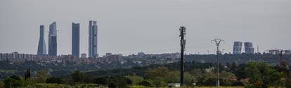 Panorámica de Madrid tomada desde la Casa de Campo, en las cercanías de Pozuelo de Alarcón, el pasado 18 de abril.