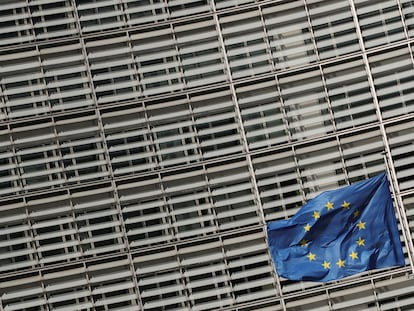 Bandera de la UE ante la sede de la Comisión Europea, en Bruselas.
